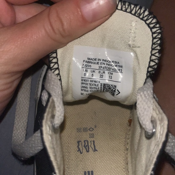 Toddler converse size 5 - Picture 3 of 4